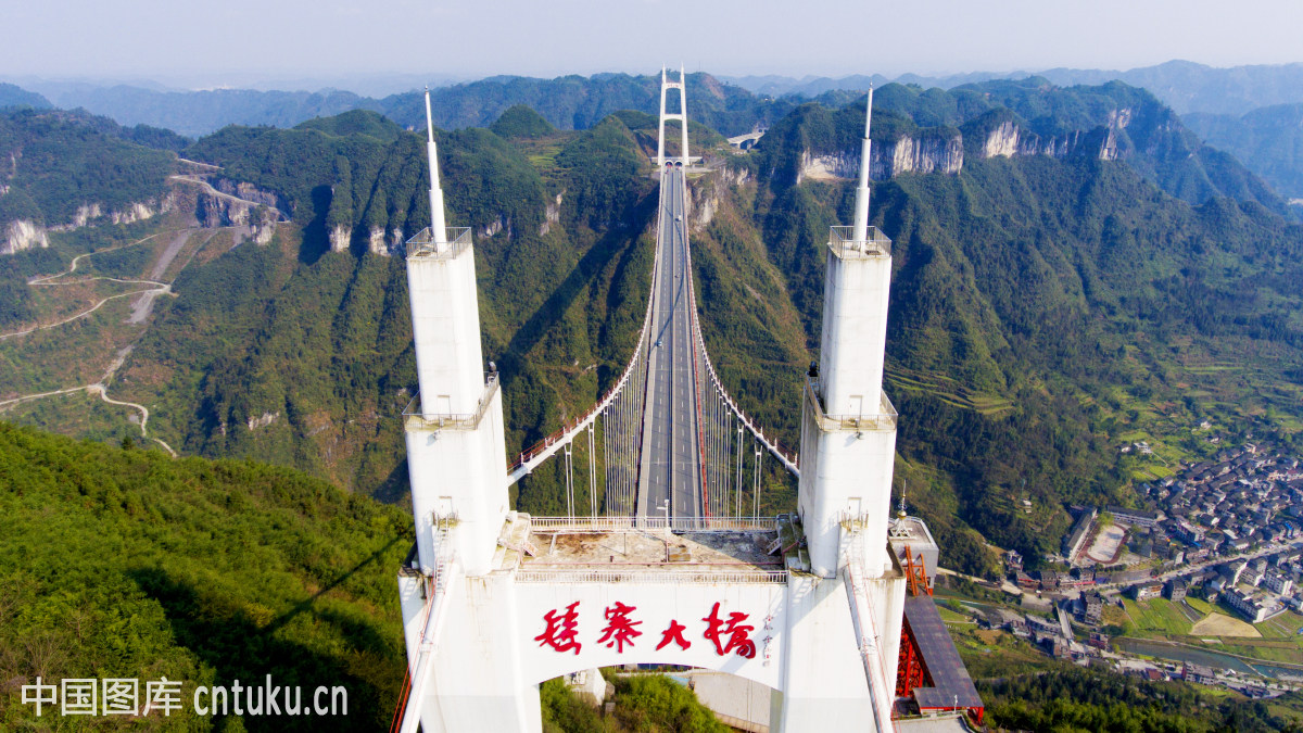 韶山,张家界国家森林公园,矮寨大桥,玻璃天廊,魔鬼栈道,凤凰古城,墨戎