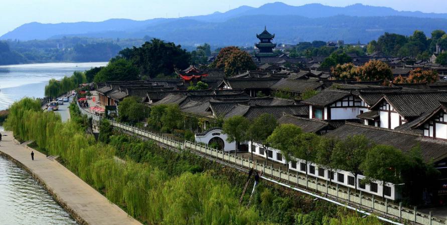 广元剑门蜀道千佛崖阆中昭化双古城剑阁温泉火车4日游