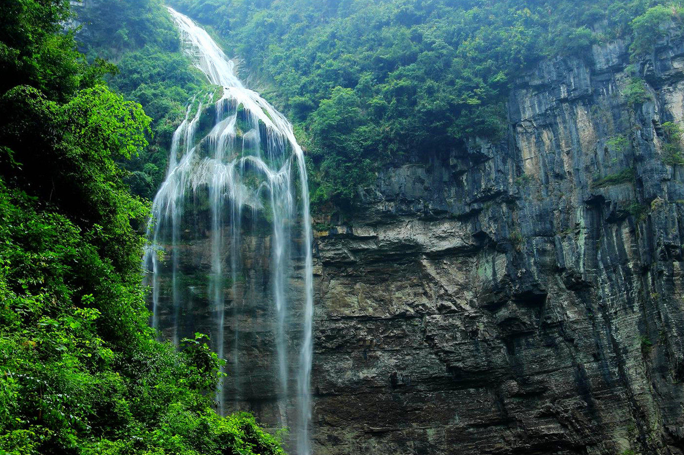 长沙,韶山,张家界,黄龙洞,民族晚会,天门山,德夯苗寨,凤凰古城6日游
