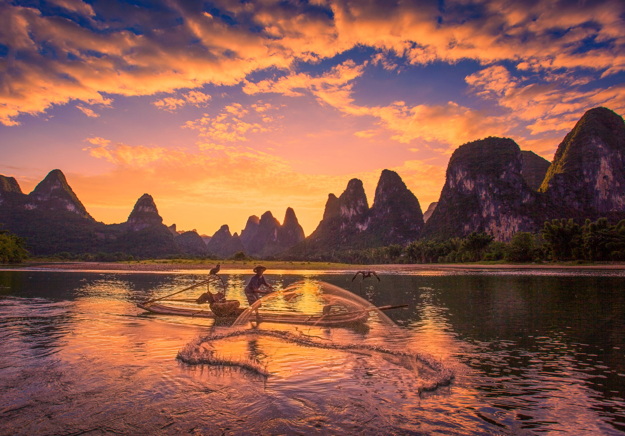 地道美食:桂林尚水美食街寻找,品尝当地美食小吃.