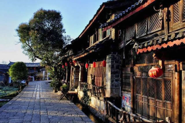 春秋【云南】畅美环飞 昆明.乃古石林.九乡.大理.丽江.版纳四飞9日游